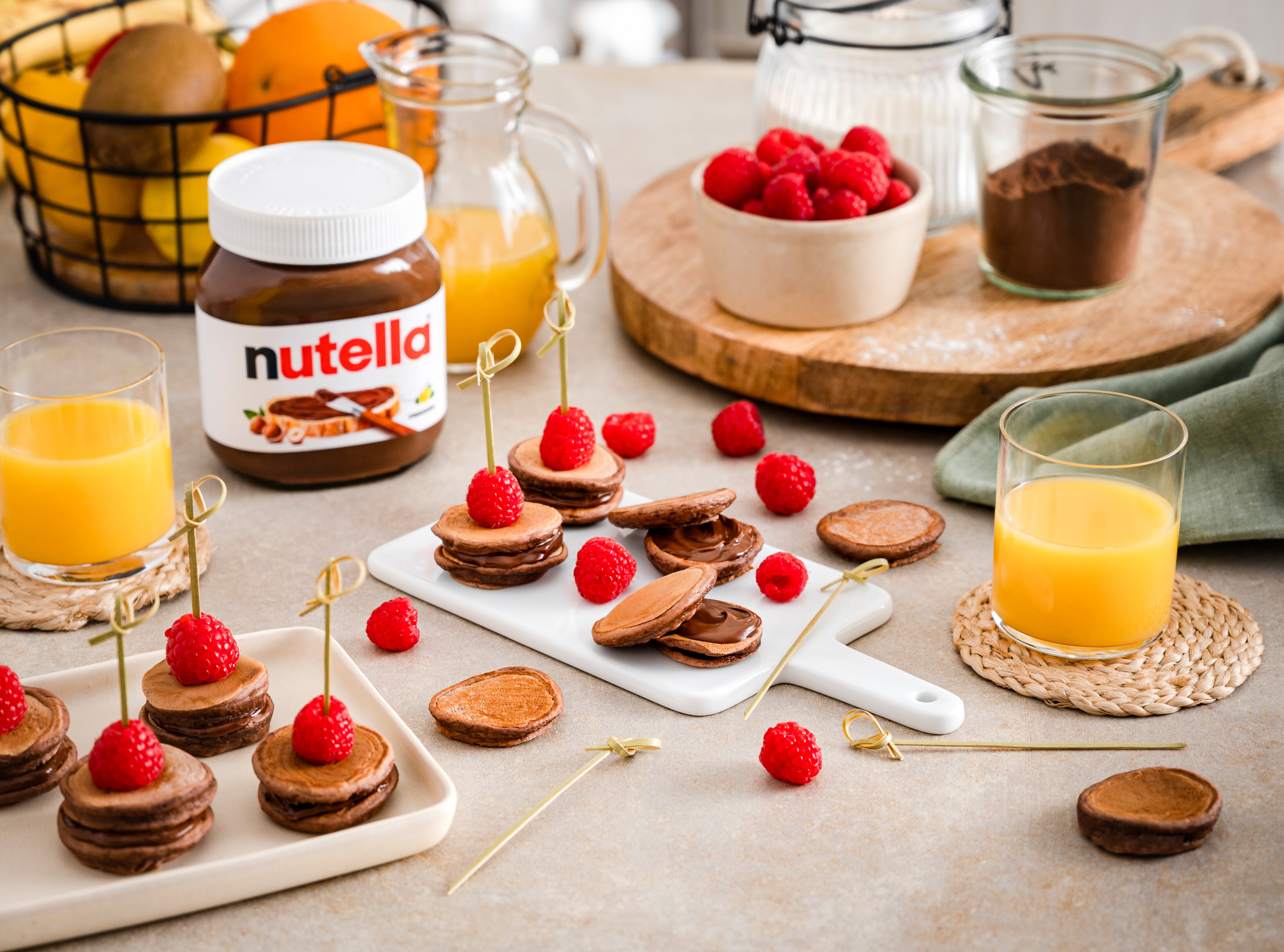 Kleine Schoko-Pancakes mit Himbeeren und nutella®