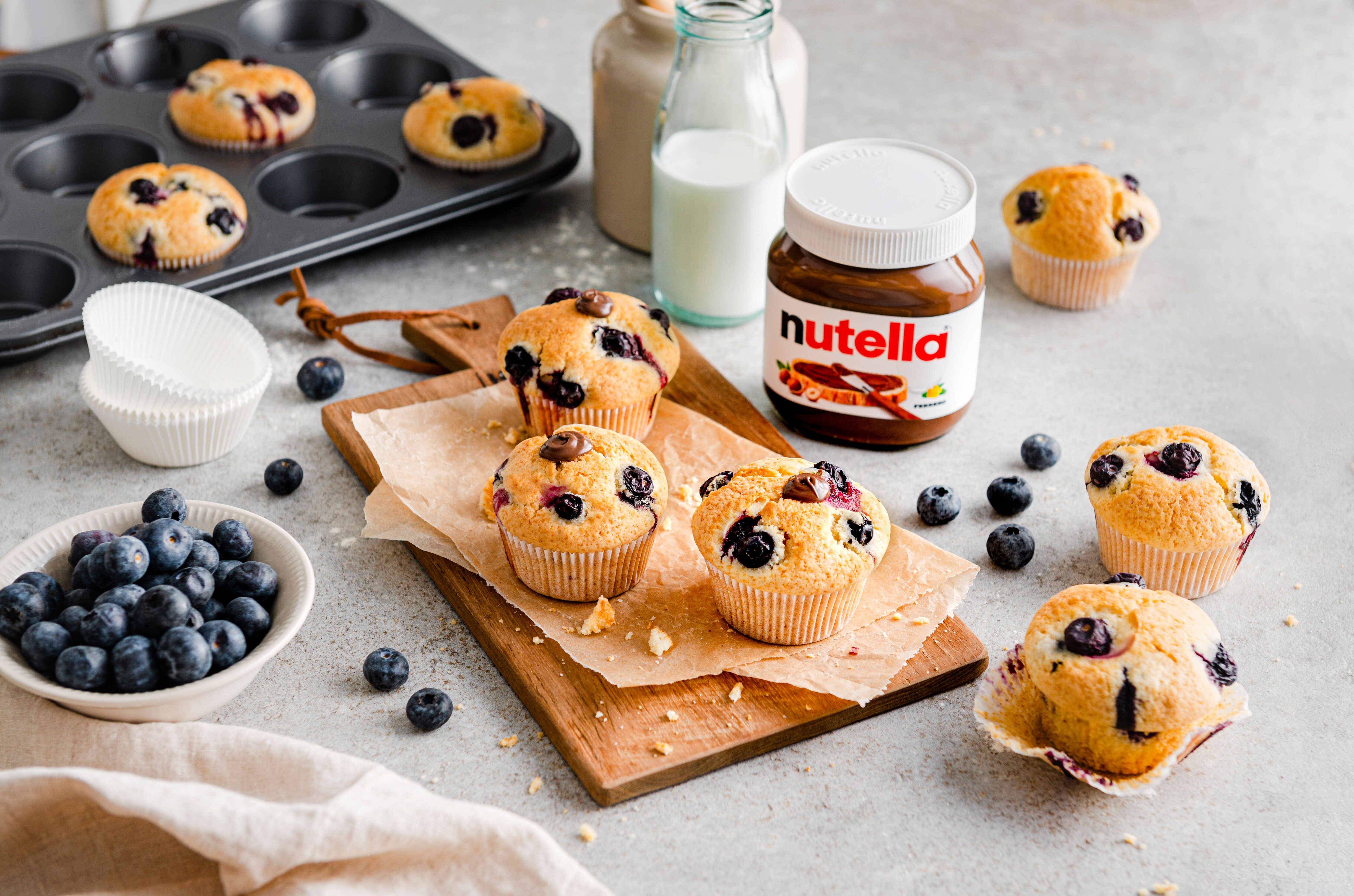 Fruchtige Muffins mit Blaubeeren und cremiger nutella®-Füllung