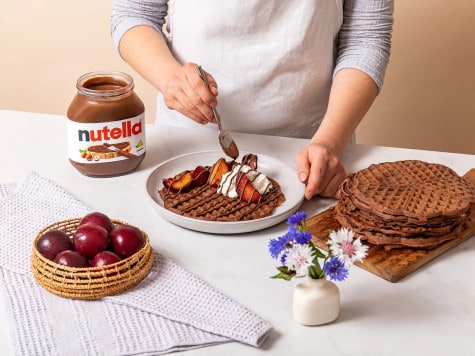 Schokowaffeln mit Ricotta, dunklen Pflaumen und nutella - Schritt 4