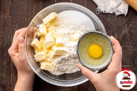Butterplätzchen-Lollis mit nutella® schritt 1 | Nutella
