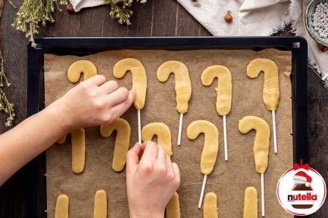 Butterplätzchen-Lollis mit nutella® schritt 2 | Nutella