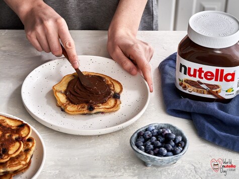  Joghurt- und Beeren-Pancakes mit nutella