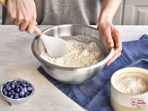 Joghurt- und Beeren-Pancakes mit nutella