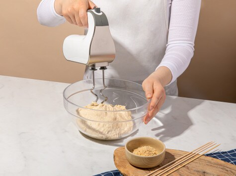 Rezept - Stockbrot mit Haselnüssen und nutella® - Schritt 1 Rezept - Stockbrot mit Haselnüssen und nutella® - Schritt 1