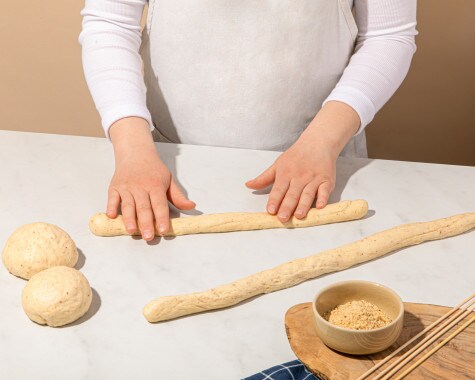 Rezept - Stockbrot mit Haselnüssen und nutella® - Schritt 2 Rezept - Stockbrot mit Haselnüssen und nutella® - Schritt 2