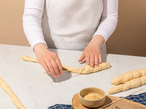 Rezept - Stockbrot mit Haselnüssen und nutella® - Schritt 3 Rezept - Stockbrot mit Haselnüssen und nutella® - Schritt 3