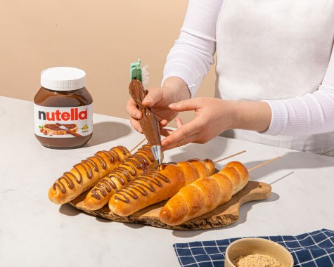 Rezept - Stockbrot mit Haselnüssen und nutella® - Schritt 4 Rezept - Stockbrot mit Haselnüssen und nutella® - Schritt 4