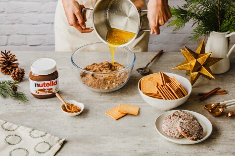Lebkuchentorte ohne Backen mit nutella®  - Schritt 1