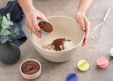 Mini Schokolade-Pancakes mit nutella® und Himbeeren - Schritt1