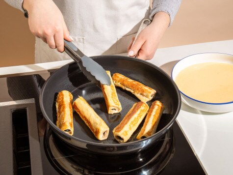 French Toast Rolls mit Blaubeeren und nutella® - Schritt 3 French Toast Rolls mit Blaubeeren und nutella® - Schritt 3