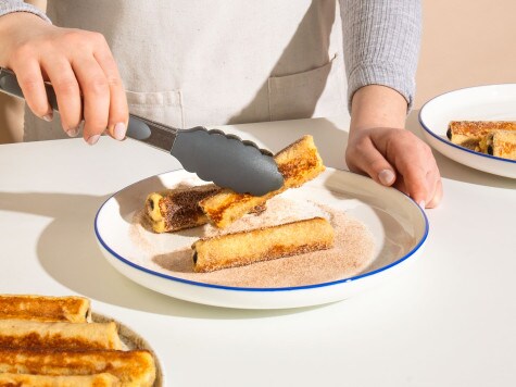 French Toast Rolls mit Blaubeeren und nutella® - Schritt 4 French Toast Rolls mit Blaubeeren und nutella® - Schritt 4