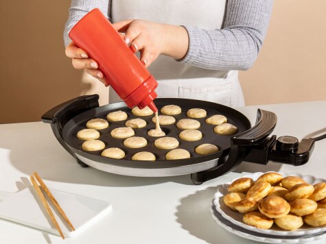 Poffertjes (Mini-Pfannkuchen) mit Puderzucker und nutella® - Schritt 3 Poffertjes (Mini-Pfannkuchen) mit Puderzucker und nutella® - Schritt 3