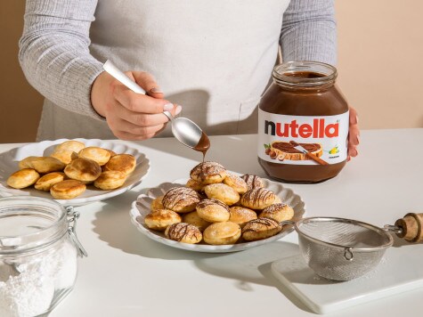 Poffertjes (Mini-Pfannkuchen) mit Puderzucker und nutella® - Schritt 4 Poffertjes (Mini-Pfannkuchen) mit Puderzucker und nutella® - Schritt 4