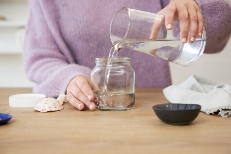 nutella®-Glas - DIY Glitzerglas basteln - Schritt 1