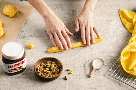 Hasen-Möhren-Hefegebäck mit nutella® - Schritt 2