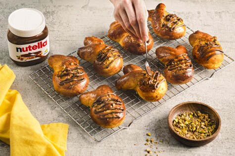 Hasen-Möhren-Hefegebäck mit nutella® - Schritt 3