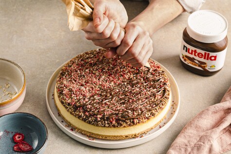 Erdbeer-Crunchy-Chessecake mit nutella® Erdbeer-Crunchy-Chessecake mit nutella®