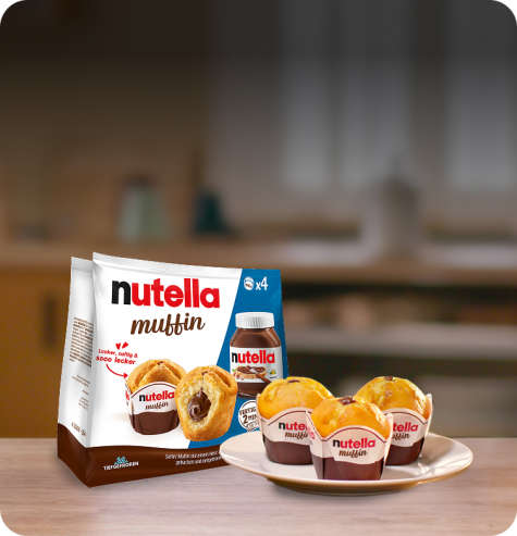 Verwandt-Artikel-Vorschau: Donut mit Nutella-Füllung auf weißem Hintergrund, Werbeabbildung.