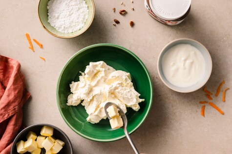 Frischkäse-Frosting für Karottenkuchen mit nutella® verrühren