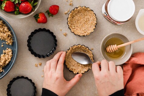 Rezept - nutella - Erdbeer-Granola-Mini-Tarte mit nutella® - Schritt 1