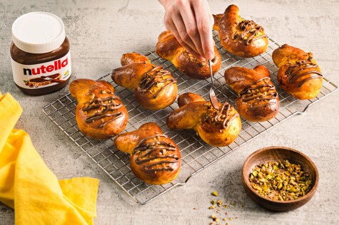 Hasen-Möhren-Hefegebäck mit nutella® - Schritt 3