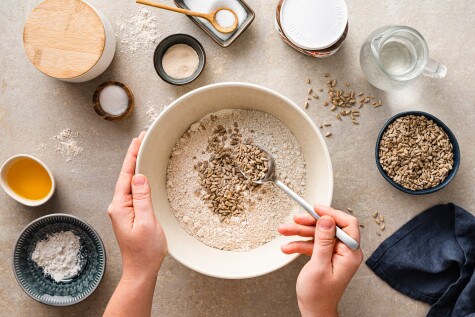 Sonnenblumenkernbrot mit nutella®  - Schritt 1