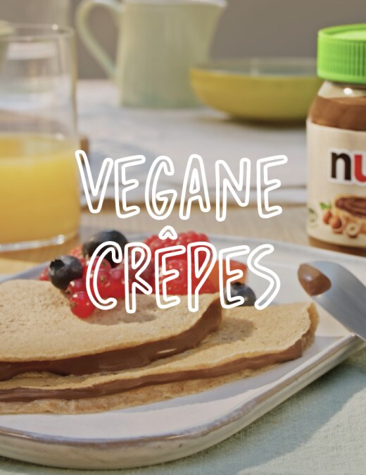 Vegane Crêpes gefüllt mit pflanzenbasiertem Aufstrich, Rezept-Screenshot serviert auf Teller.
