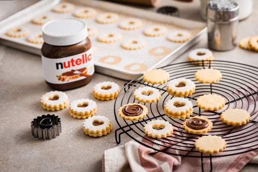 Ausgestanzte Sandwich-Cookies mit nutella®