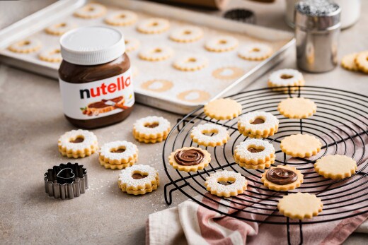 Ausgestanzte Sandwich-Cookies mit nutella®