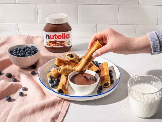 French Toast Rolls mit Blaubeeren und nutella®