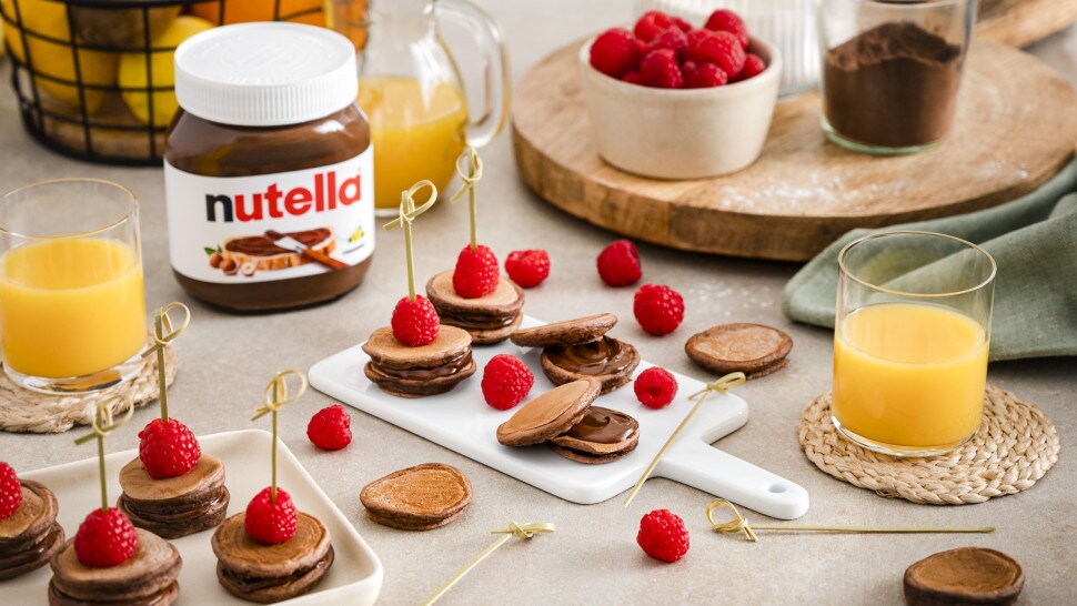 nutella® Rezepte - Mini-Schokoladen-Pancakes mit nutella® und Himbeeren