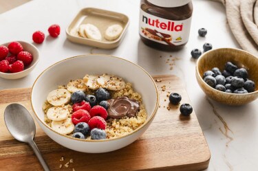 Breakfast bowl with quinoa and