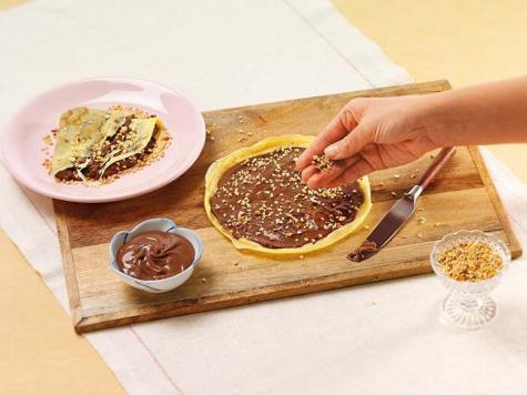 Crepes with Nutella® and hazelnuts - Step 3