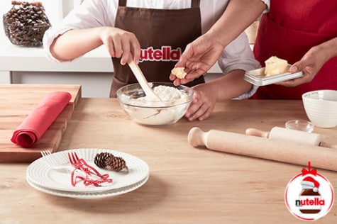Sándwich de galletas escocesas de Navidad con Nutella® elaboracion 1 | Nutella