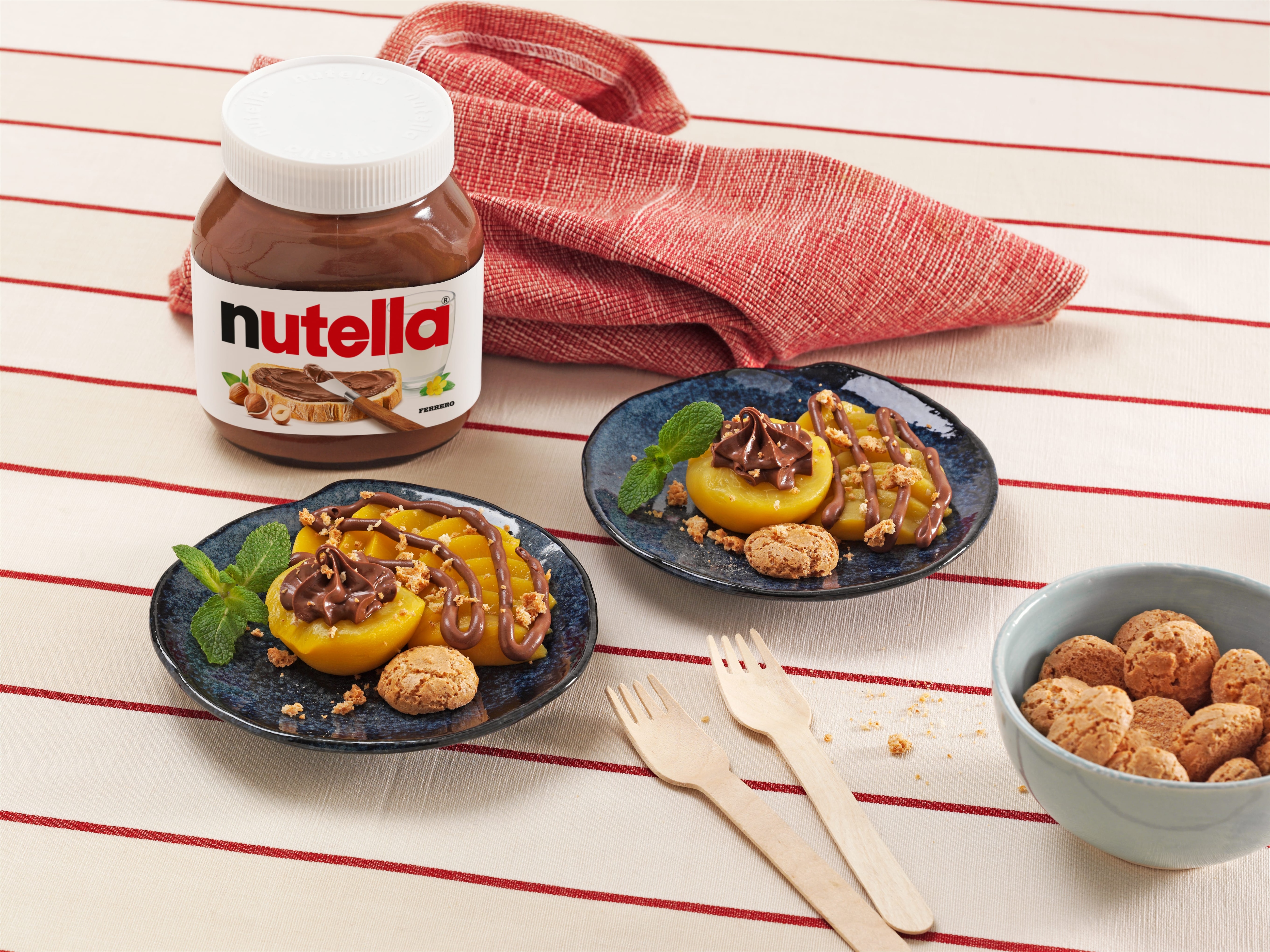 Pêches au Nutella® et amaretti