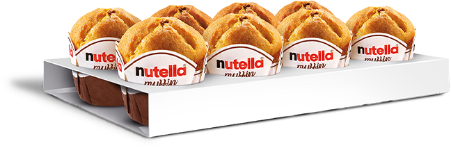 Boîte de huit muffins au Nutella présentés en ligne sur fond blanc.