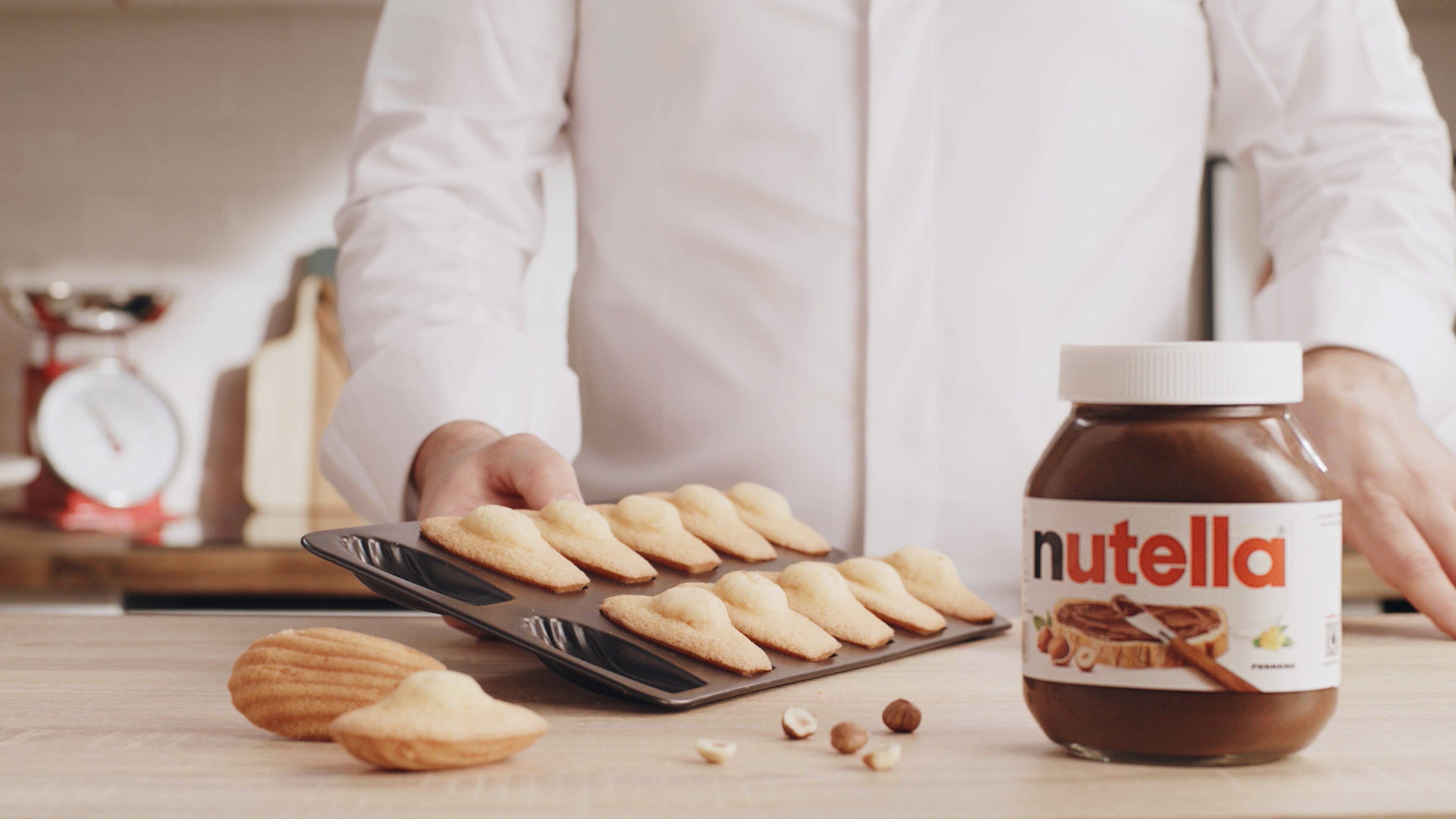 Madeleines moelleuses accompagnées d'une touche de Nutella gourmande.