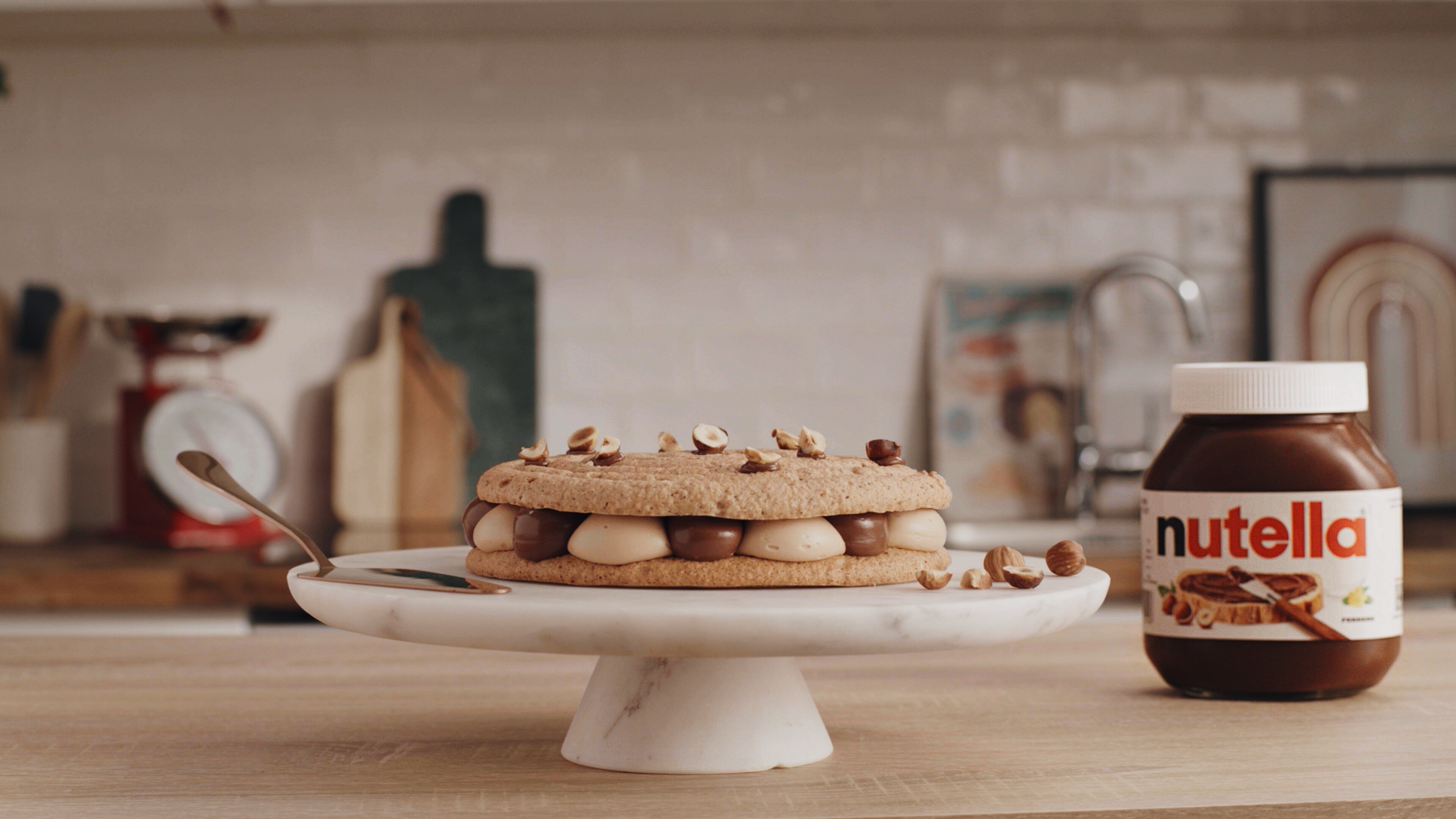 Succès aux noisettes, entremets croustillant et Nutella crémeux.
