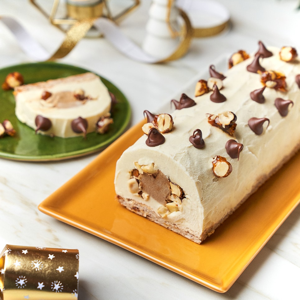 Bûche de Noël glacée vanille, noisettes et Nutella®