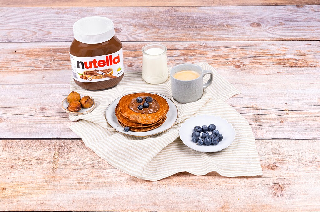 Pancakes à la farine de châtaigne, nappés de Nutella et miel.