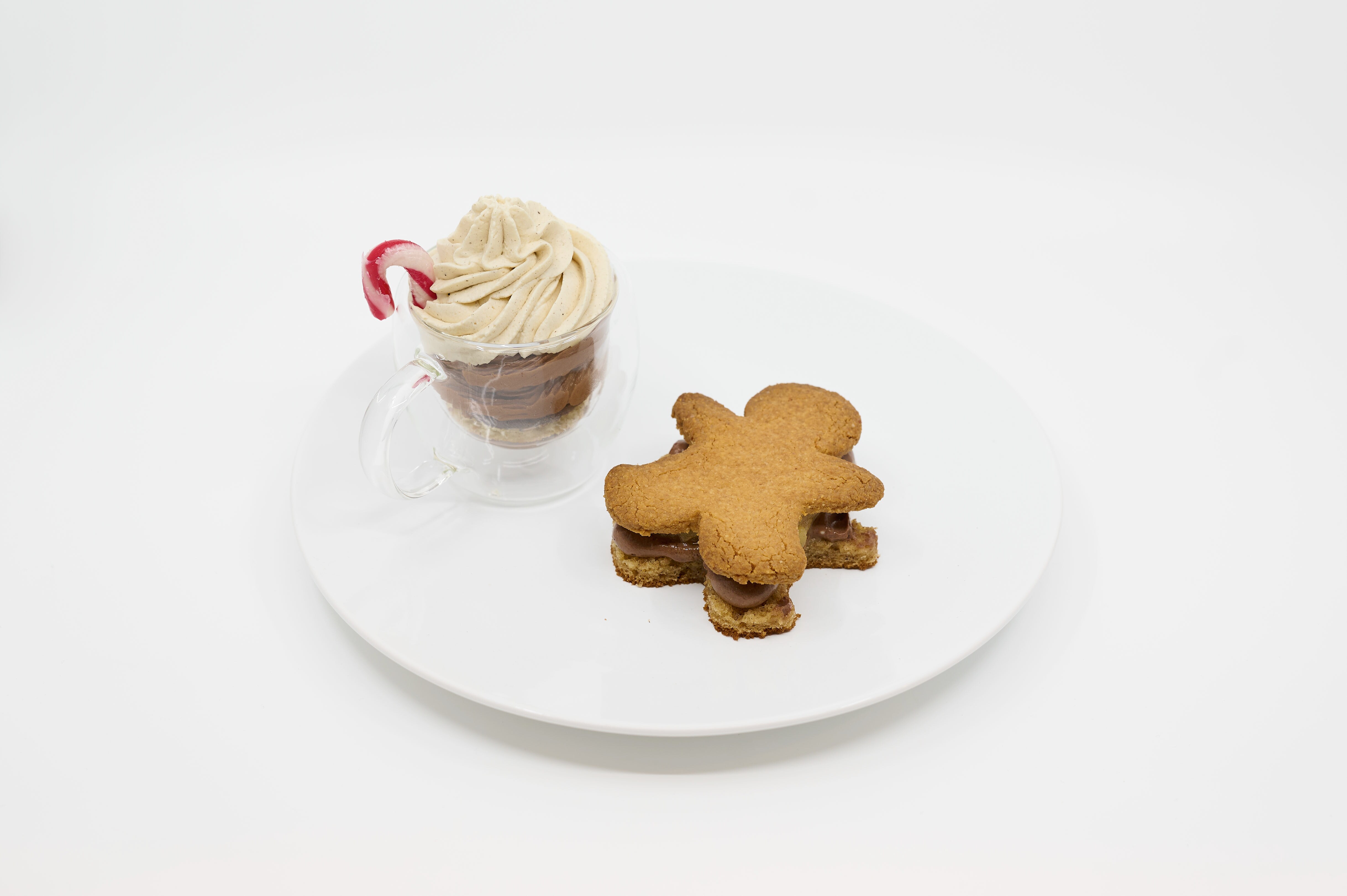 Assiette du Père Noël : assortiment festif de douceurs garnies de Nutella.