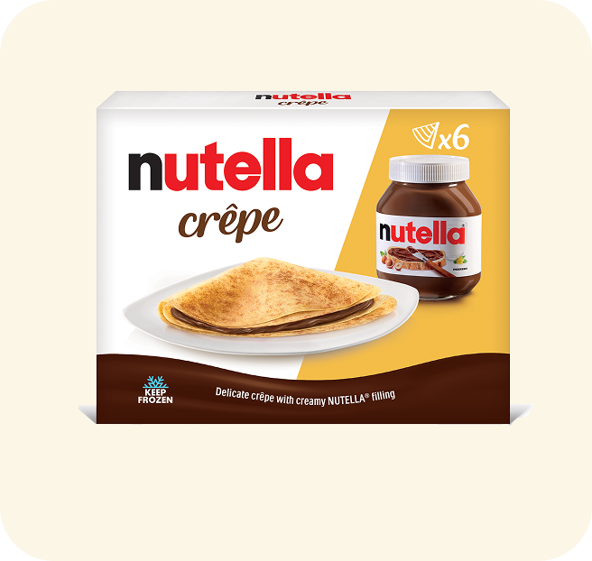 Crêpe généreusement garnie de pâte à tartiner Nutella.