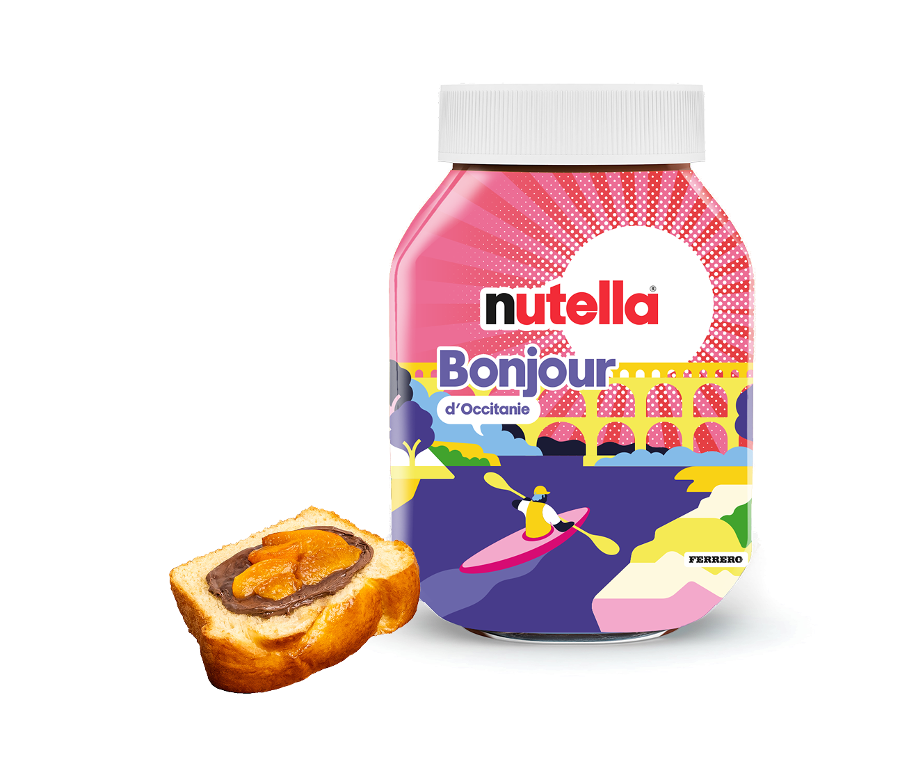 Un pot de Nutella avec une étiquette personnalisée indiquant "Nutella Bonjour de Nouvelle-Aquitaine - La dune du Pilat", présentant une vue aérienne spectaculaire de la Dune du Pilat au coucher du soleil. À côté du pot, un verre de dessert rempli d’un mélange crémeux, nappé de Nutella et garni d’un pruneau.