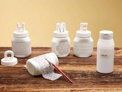 Pots blancs et collage des lettres sur le pot étape 4 | Nutella