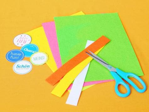 Décoration verres fete papiers colores étape 2 fond jaune| Nutella