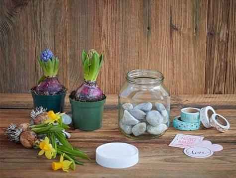 Décoration d'un pot en jardiniere avec cailloux etape 2| Nutella