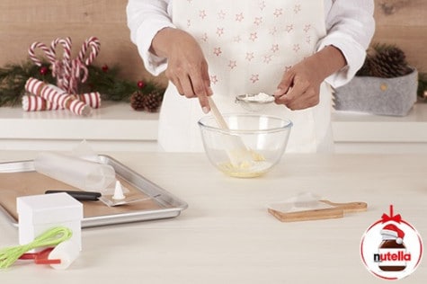 Langues de chat au Nutella® - étape 1