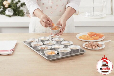 Muffins aux pêches, aux biscuits amaretti et au Nutella® - Étape 3