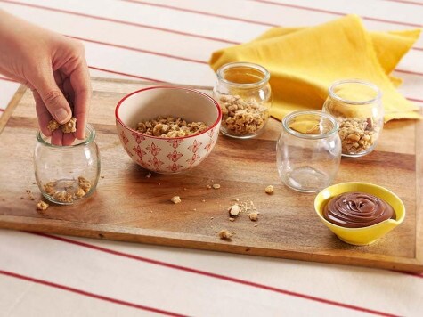 Verrines de yaourt et muesli au Nutella® - étape 1 Verrines de yaourt et muesli au Nutella® - étape 1