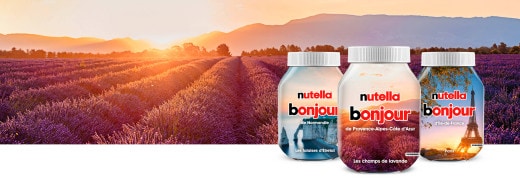 Visuel estival promotionnel Nutella: pancakes, fruits et ambiance estivale.